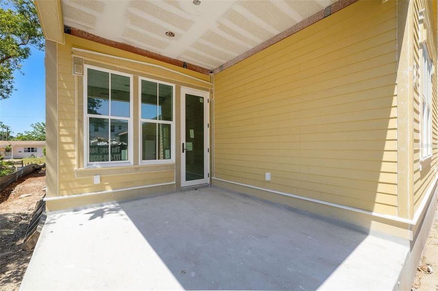 Exterior details and patio area of a home in , St. Petersburg (Image 5).