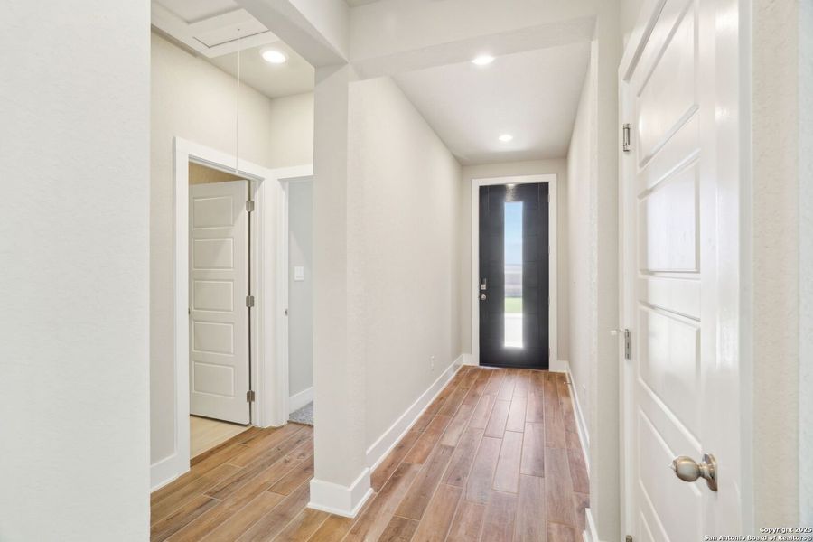 Spacious, unfurnished interior of a new home in Comanche Ridge, San Antonio (Image 13). Spacious, unfurnished interior of a new home in Comanche Ridge, San Antonio (Image 13).