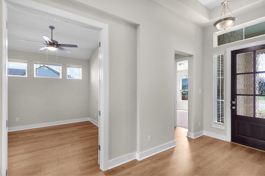 Spacious, unfurnished interior of a new home in Highland Village, Georgetown (Image 18).