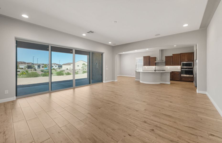 Spacious, unfurnished interior of a new home in Sun City Anthem at Merrill Ranch, Florence (Image 22).