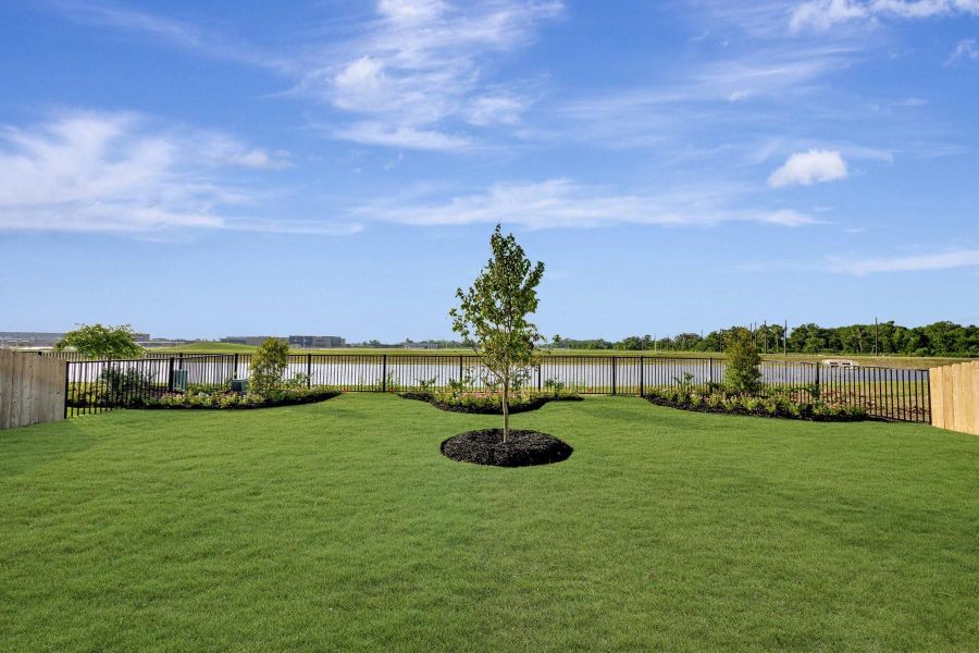 Amazing backyard views and lush landscaping Amazing backyard views and lush landscaping