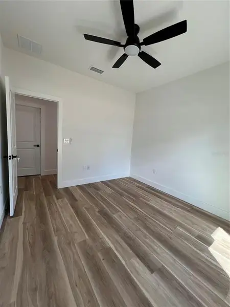 Spacious, unfurnished interior of a new home in , Ocala (Image 10).