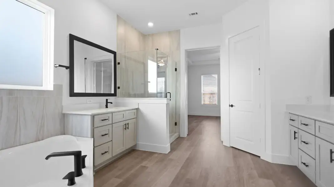Representative furnished interior of a home built from the Adrian by D.R. Horton in Alexander 65' Homesites, Pearland (Image 17).