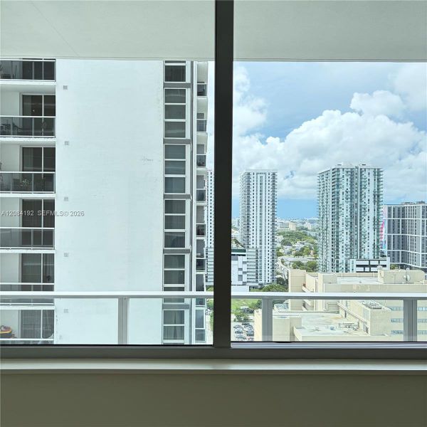 Condo located in Miami, FL showcasing its design and architecture (Image 19).