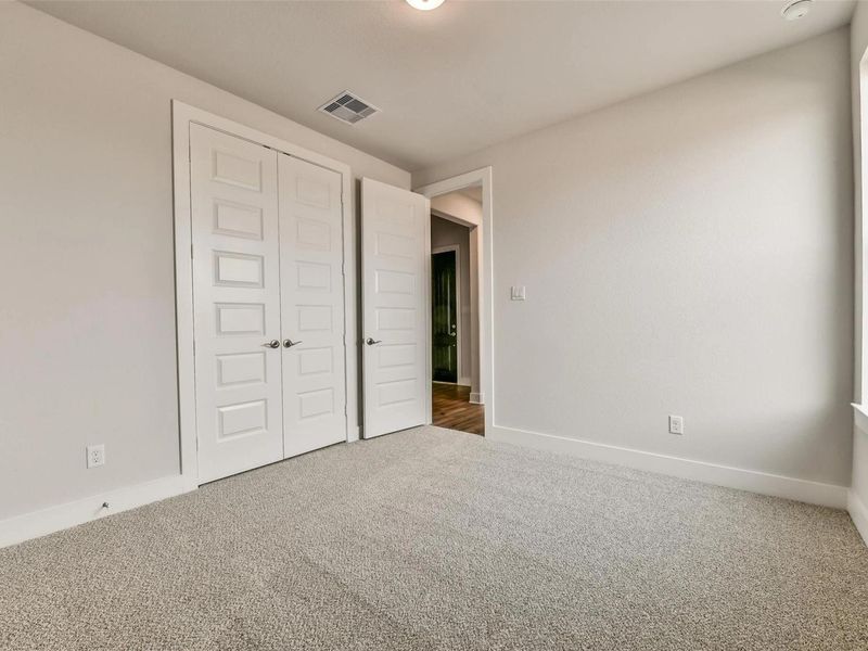 Spacious, unfurnished interior of a new home in Lago Mar, Texas City (Image 38).