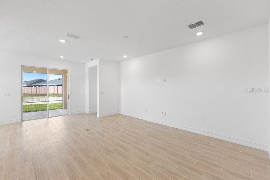 Spacious, unfurnished interior of a new home in Ocala Preserve, Ocala (Image 21).