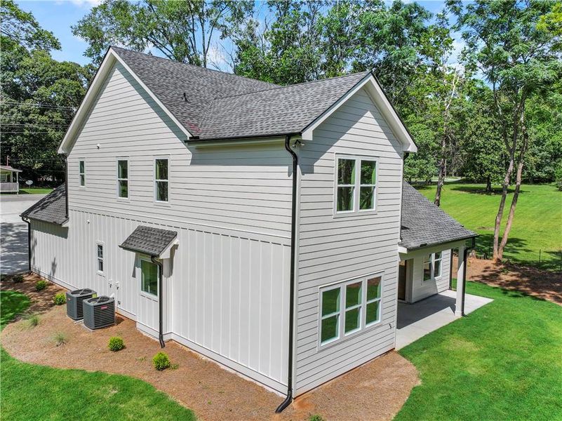 Exterior details and patio area of a home in , Athens (Image 4).