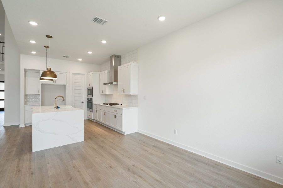 Spacious, unfurnished interior of a new home in Wolf Ranch, Georgetown (Image 36).