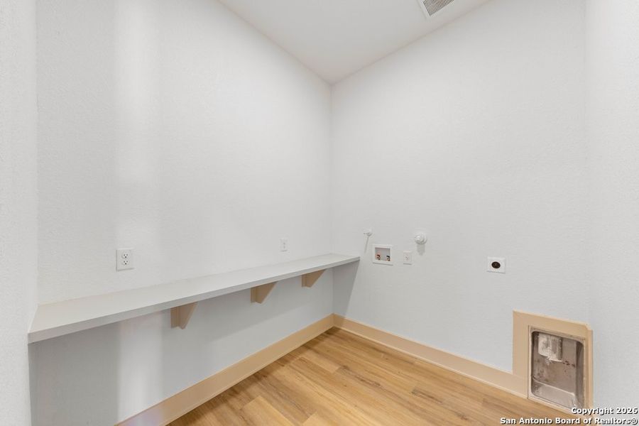 Spacious, unfurnished interior of a new home in , Poteet (Image 25).