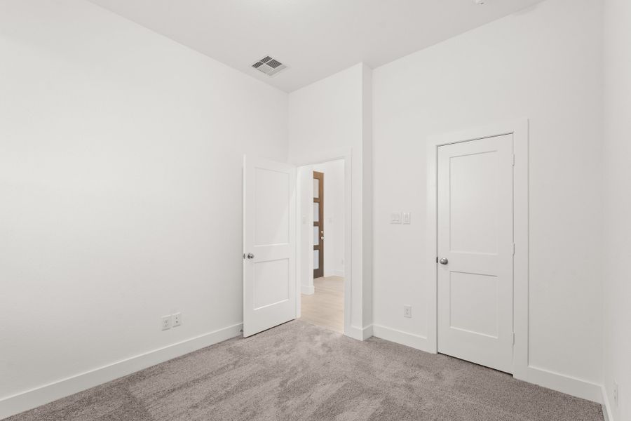 Spacious, unfurnished interior of a new home in Riceland, Mont Belvieu (Image 13).