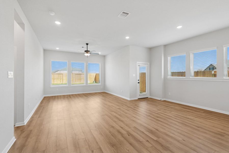 Spacious, unfurnished interior of a new home in Jordan Ranch 45' Homesites, Fulshear (Image 19). Spacious, unfurnished interior of a new home in Jordan Ranch 45' Homesites, Fulshear (Image 19).