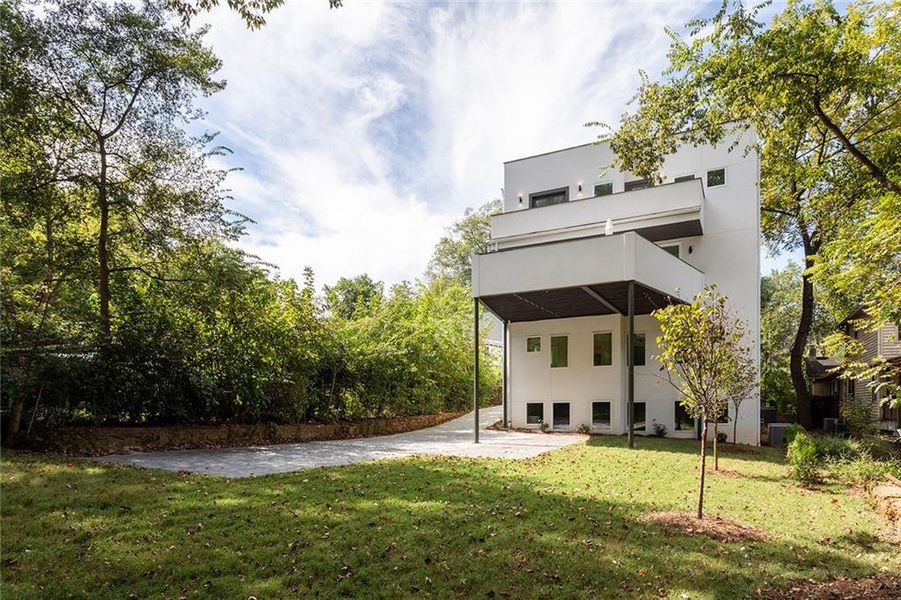 Exterior details and patio area of a home in , Atlanta (Image 45).