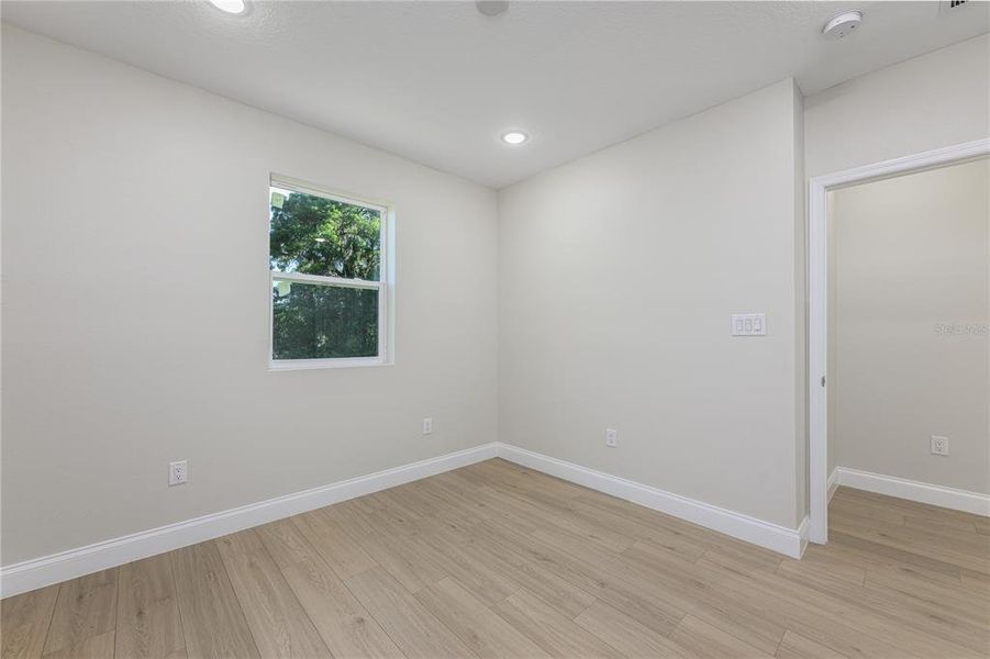 Spacious, unfurnished interior of a new home in , Deland (Image 14).