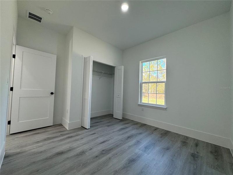 Spacious, unfurnished interior of a new home in , Citrus Springs (Image 29).