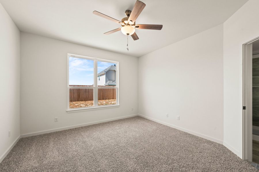 Spacious, unfurnished interior of a new home in Eagles Landing, Waco (Image 7).