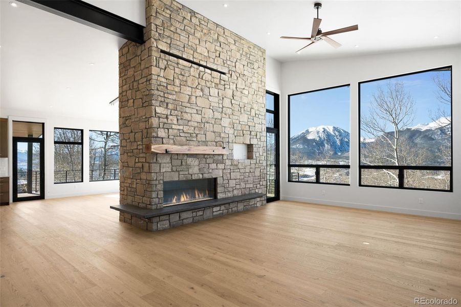 Spacious, unfurnished interior of a new home in , Silverthorne (Image 17).