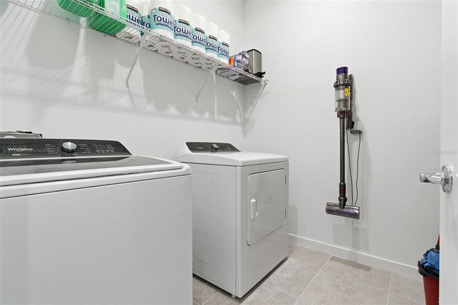 Close-up of interior finishes inside a home in Evergreen, Thonotosassa (Image 13).