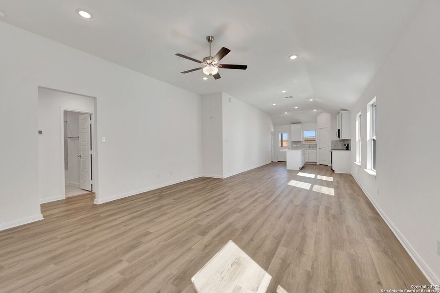 Spacious, unfurnished interior of a new home in Park Place, New Braunfels (Image 15). Spacious, unfurnished interior of a new home in Park Place, New Braunfels (Image 15).