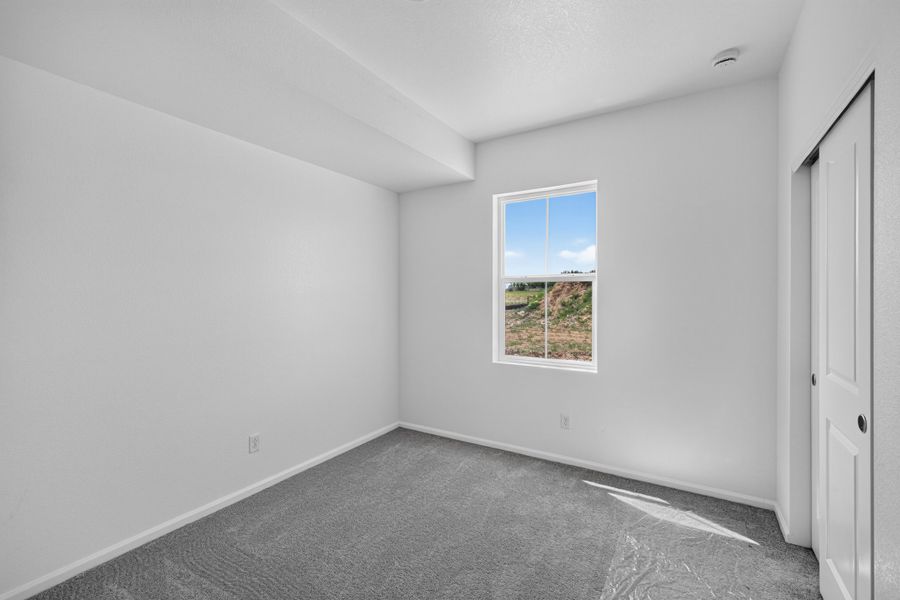 Spacious, unfurnished interior of a new home in Lake Bluff, Greeley (Image 17).