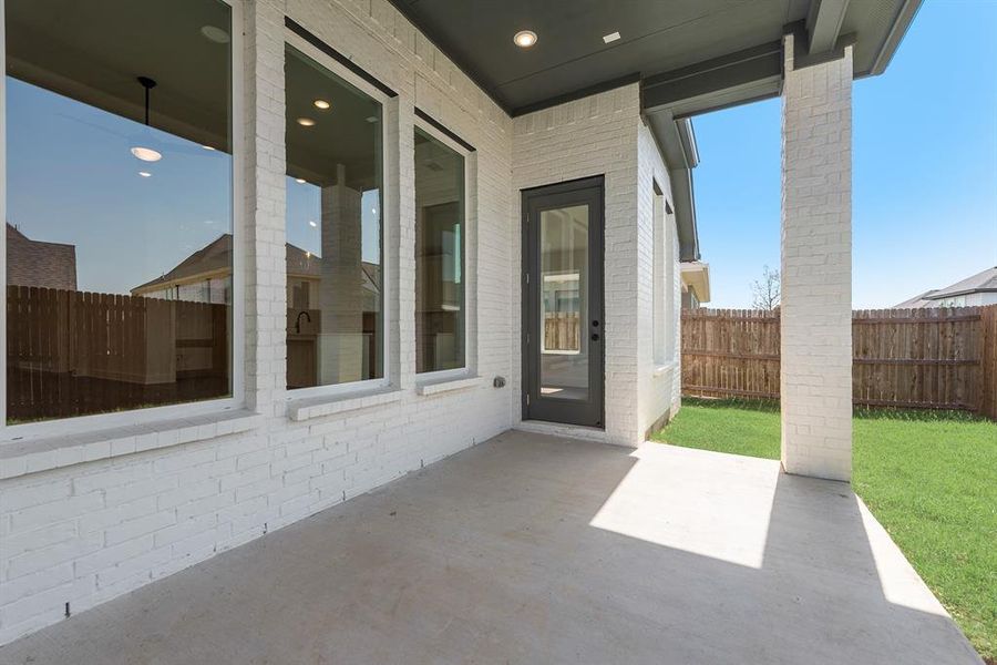 Exterior details and patio area of a home in Tavolo Park, Fort Worth (Image 24).