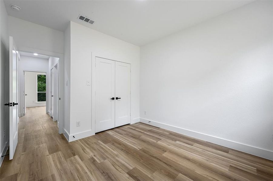 Spacious, unfurnished interior of a new home in , Dallas (Image 26).
