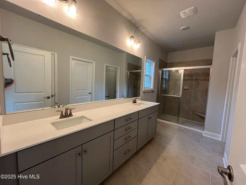 Furnished interior view inside a new home in Palmetto Creek, Bolivia (Image 13).