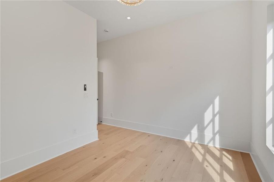 Spacious, unfurnished interior of a new home in , Alpharetta (Image 90).