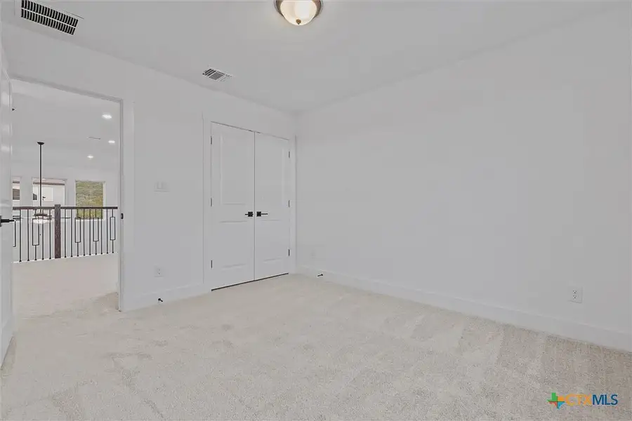 Spacious, unfurnished interior of a new home in Levy Crossing, Killeen (Image 13).