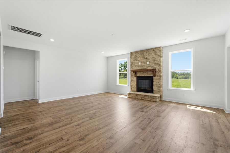 Spacious, unfurnished interior of a new home in Aden Woods, Fairview (Image 29).