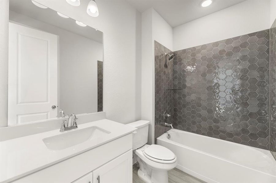 06. 7204 Camilla - 2ND Bath