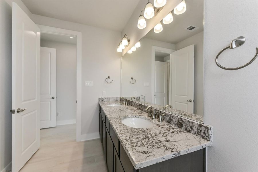 Furnished interior view inside a new home in , Texas City (Image 12).
