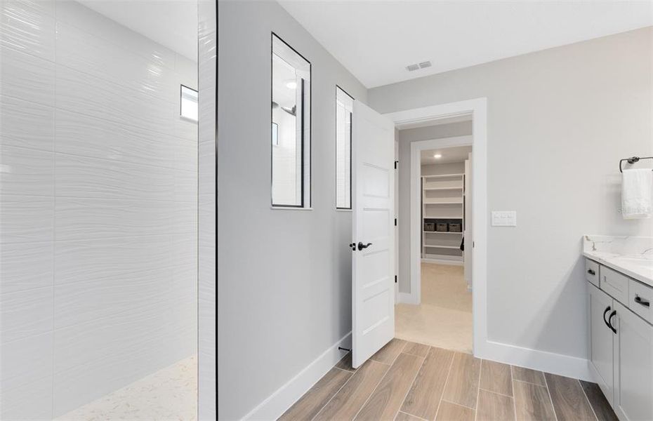 Spacious, unfurnished interior of a new home in Parkside Trails, Clermont (Image 21).