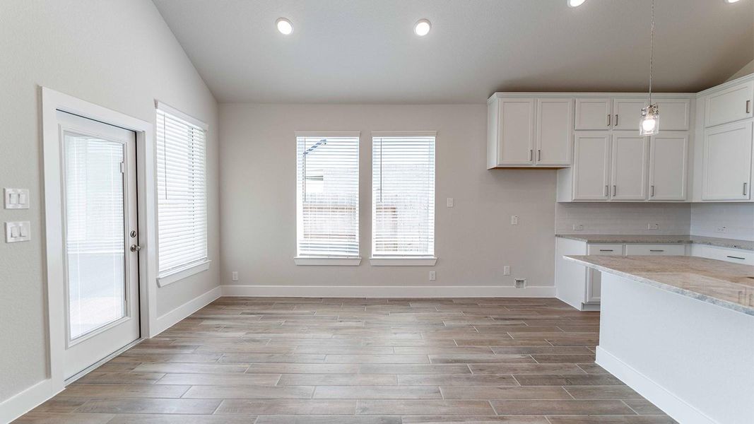 Spacious, unfurnished interior of a new home in Sunterra, Katy (Image 12).