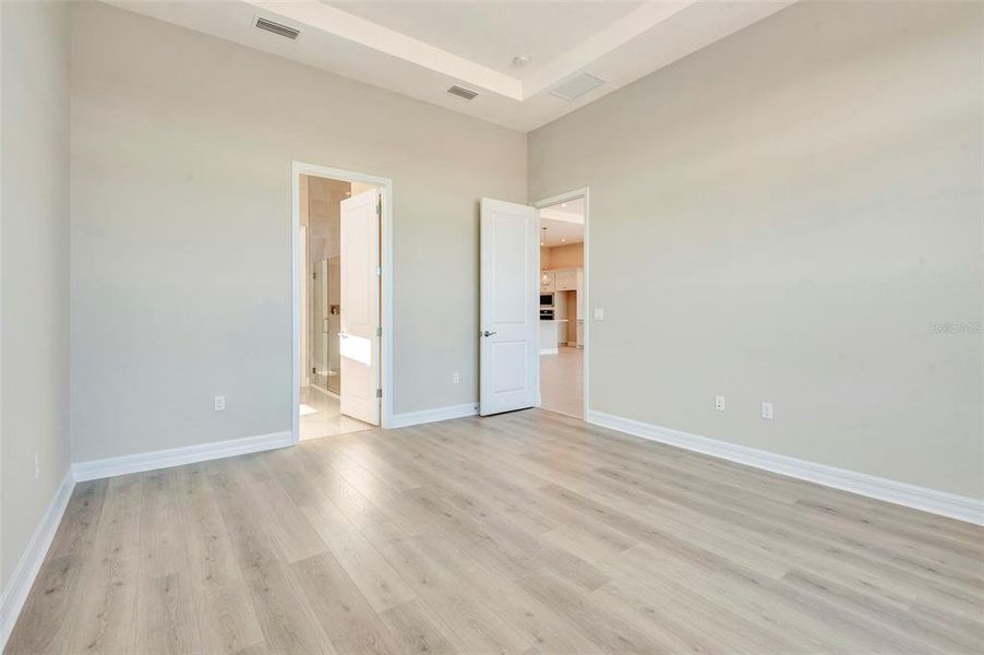 Spacious, unfurnished interior of a new home in The Reserve at Victoria, Deland (Image 27).