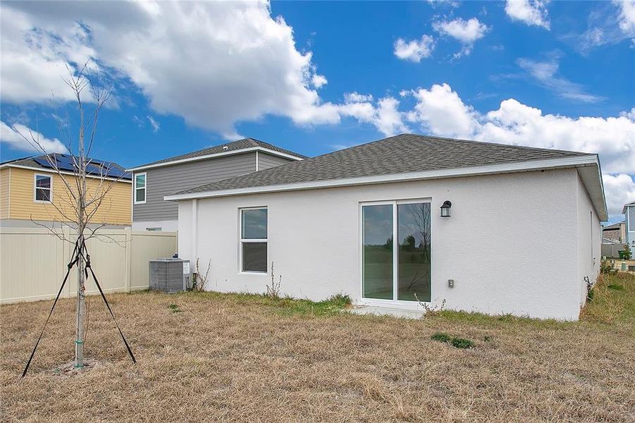Exterior details and patio area of a home in Peace Creek Reserve, Winter Haven (Image 3).