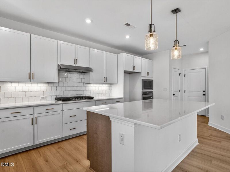 016-1280x960-kitchen