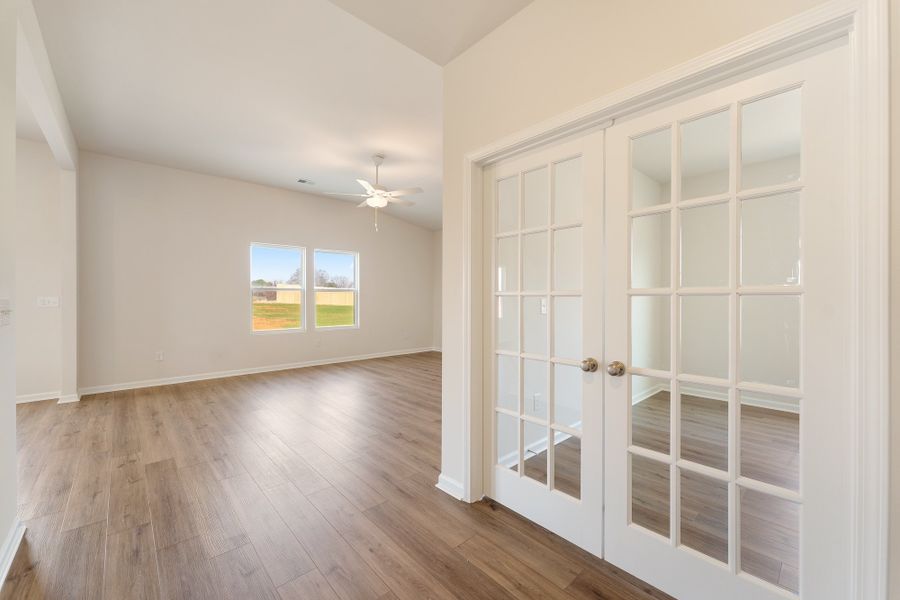 Spacious, unfurnished interior of a new home in Dove Hollow, Chesnee (Image 12).