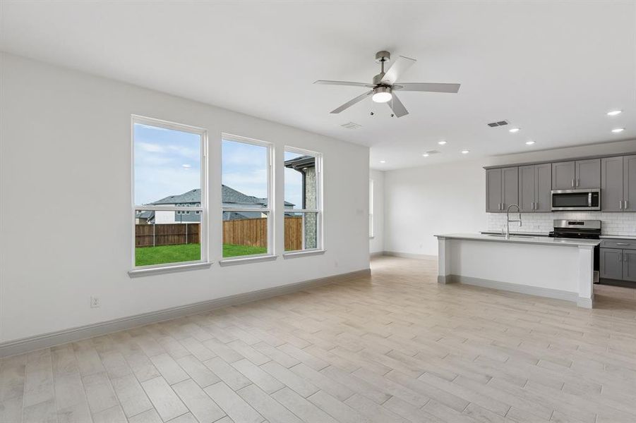 Spacious, unfurnished interior of a new home in Bellagio, Forney (Image 9).