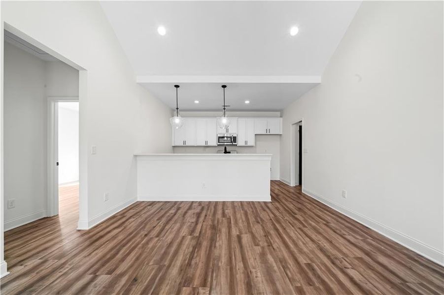 Spacious, unfurnished interior of a new home in , Dallas (Image 12).