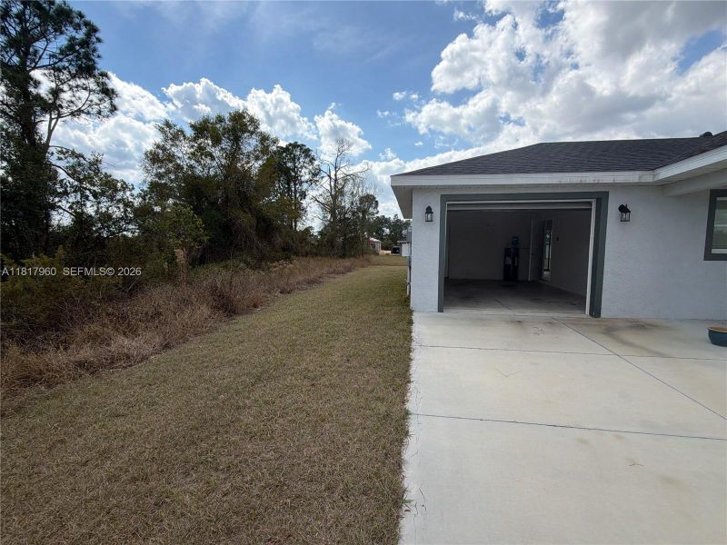 Exterior details and patio area of a home in , Sebring (Image 29).