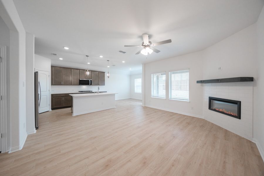 Spacious, unfurnished interior of a new home in Whitewing Trails, Princeton (Image 14).