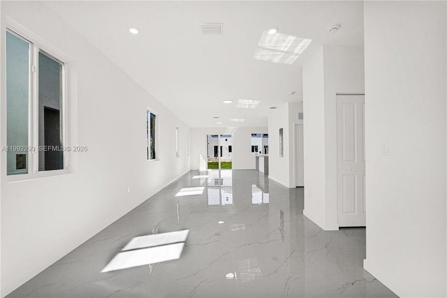 Spacious, unfurnished interior of a new home in , Miami (Image 58).