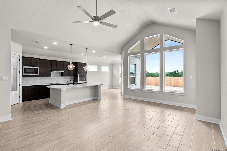 Spacious, unfurnished interior of a new home in Stillwater Ranch, San Antonio (Image 22).