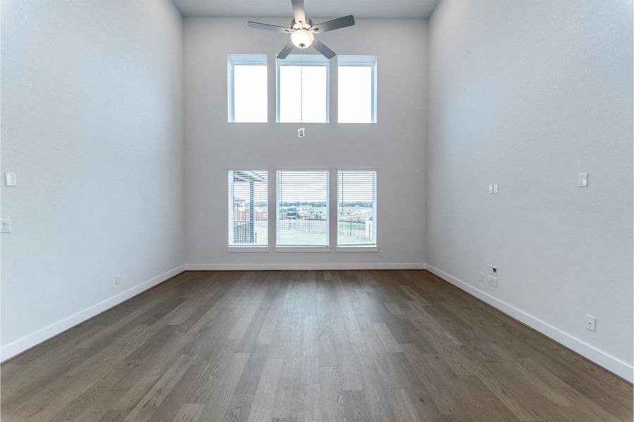 Spacious, unfurnished interior of a new home in Lariat, Liberty Hill (Image 17).