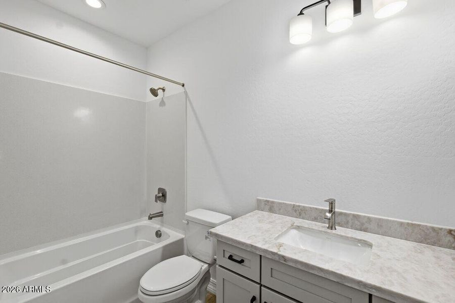 hj-az-phoenix-asante-passage-yellowstone