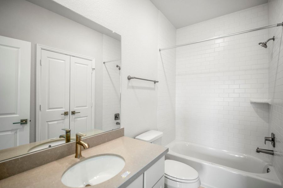 Furnished interior view inside a new home in Sienna 70′ Lots, Missouri City (Image 15).