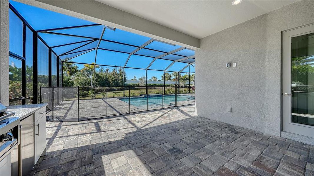 Exterior details and patio area of a home in , Venice (Image 4).