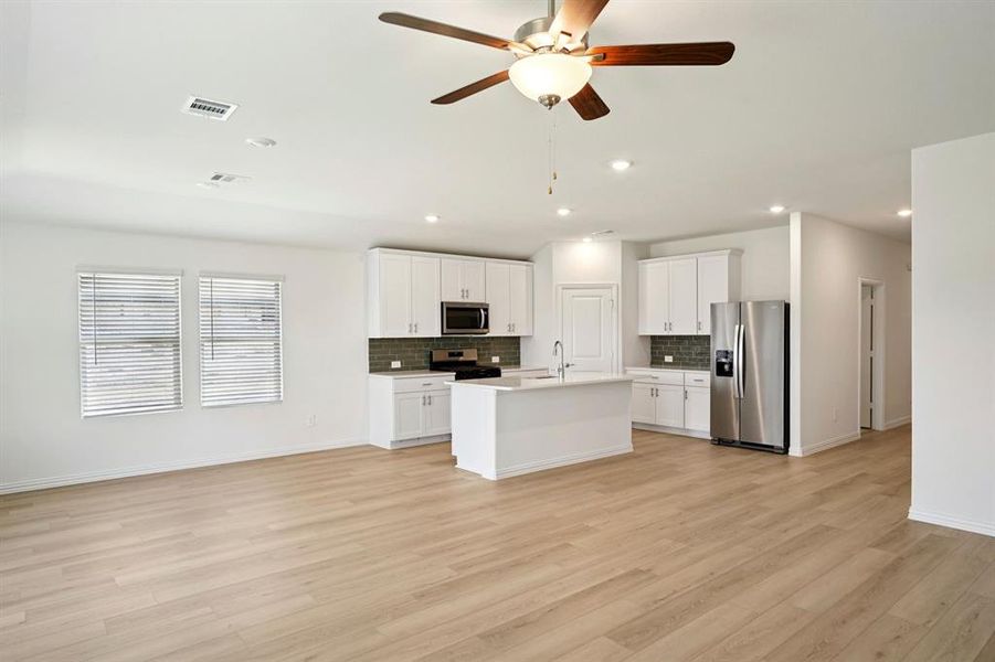 Photo is not of the actual home, but is an inspirational photo of builder’s model home and may depict options, furnishings, and/or decorator features that are not included. Photo is not of the actual home, but is an inspirational photo of builder’s model home and may depict options, furnishings, and/or decorator features that are not included.