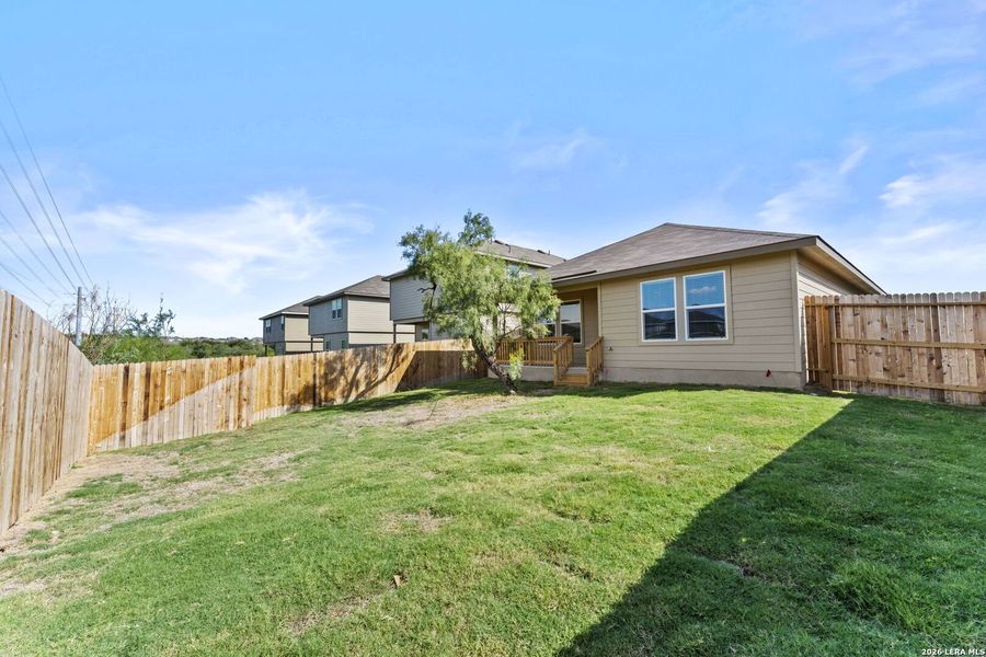 Exterior details and patio area of a home in Laurel Vistas, San Antonio (Image 3).