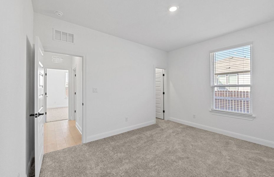 Spacious, unfurnished interior of a new home in Lagos, Manor (Image 31).